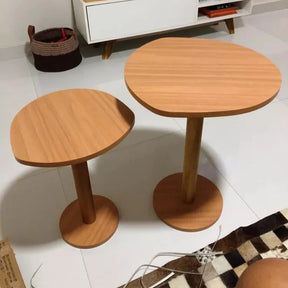 Kit 2 Mesas Laterais Monopé Design Orgânico em Madeira – Alturas 31cm e 41cm | Cor Mel