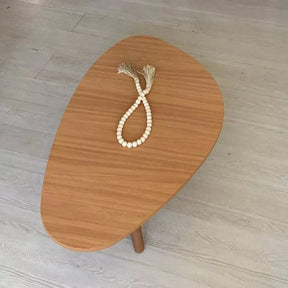 Mesa de Centro Orgânica 90x52cm com Pés Palito em Madeira – Design Moderno e Elegante na Cor Mel