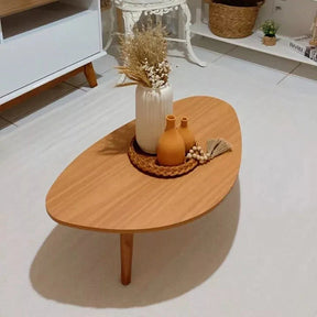 Mesa de Centro Orgânica 90x52cm com Pés Palito em Madeira – Design Moderno e Elegante na Cor Mel