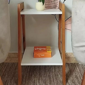 Mesa de Cabeceira  – Branco com Pés de Madeira Maria Alice